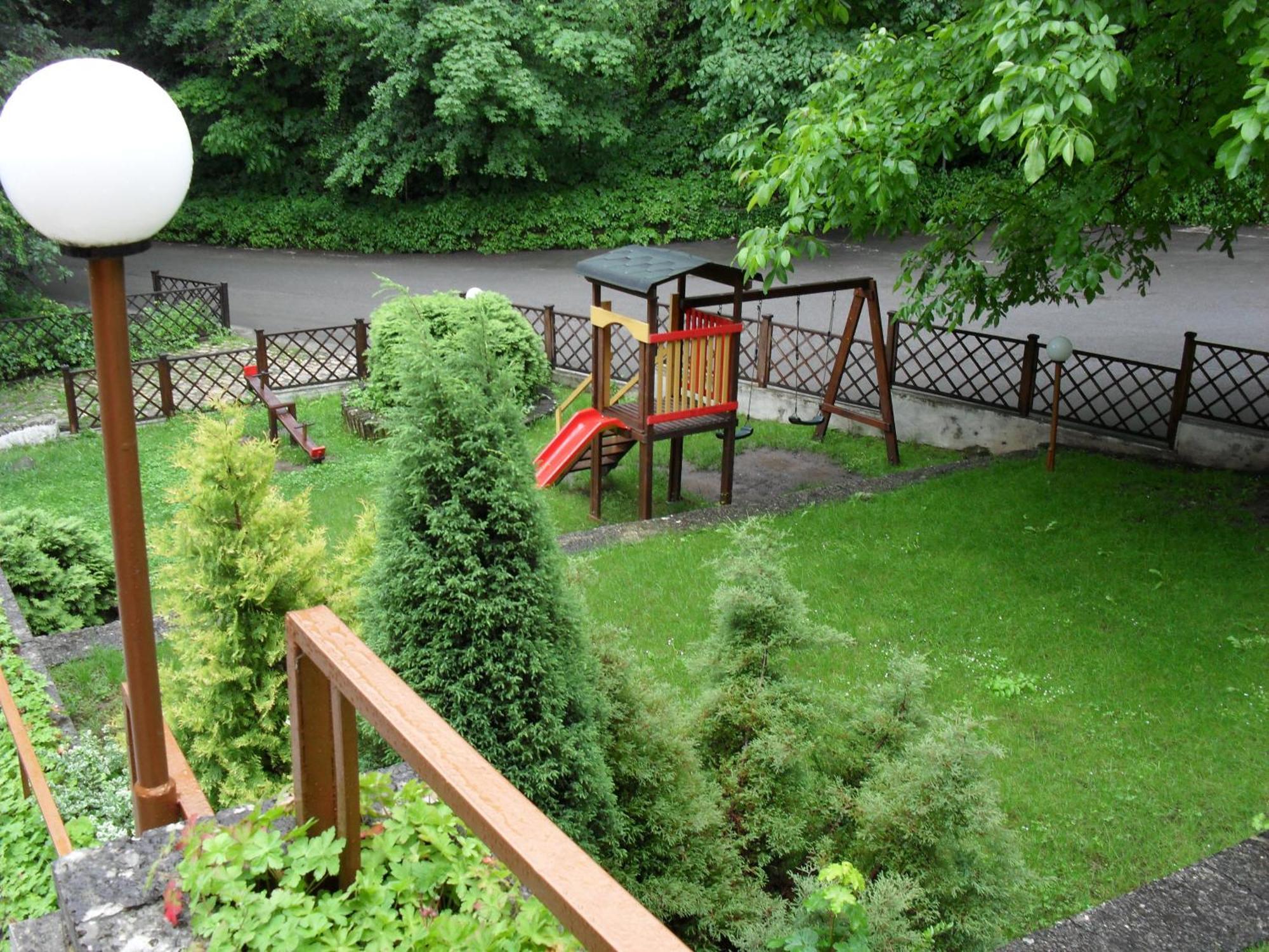 Family Park Hotel Kyoshkove 슈멘 외부 사진