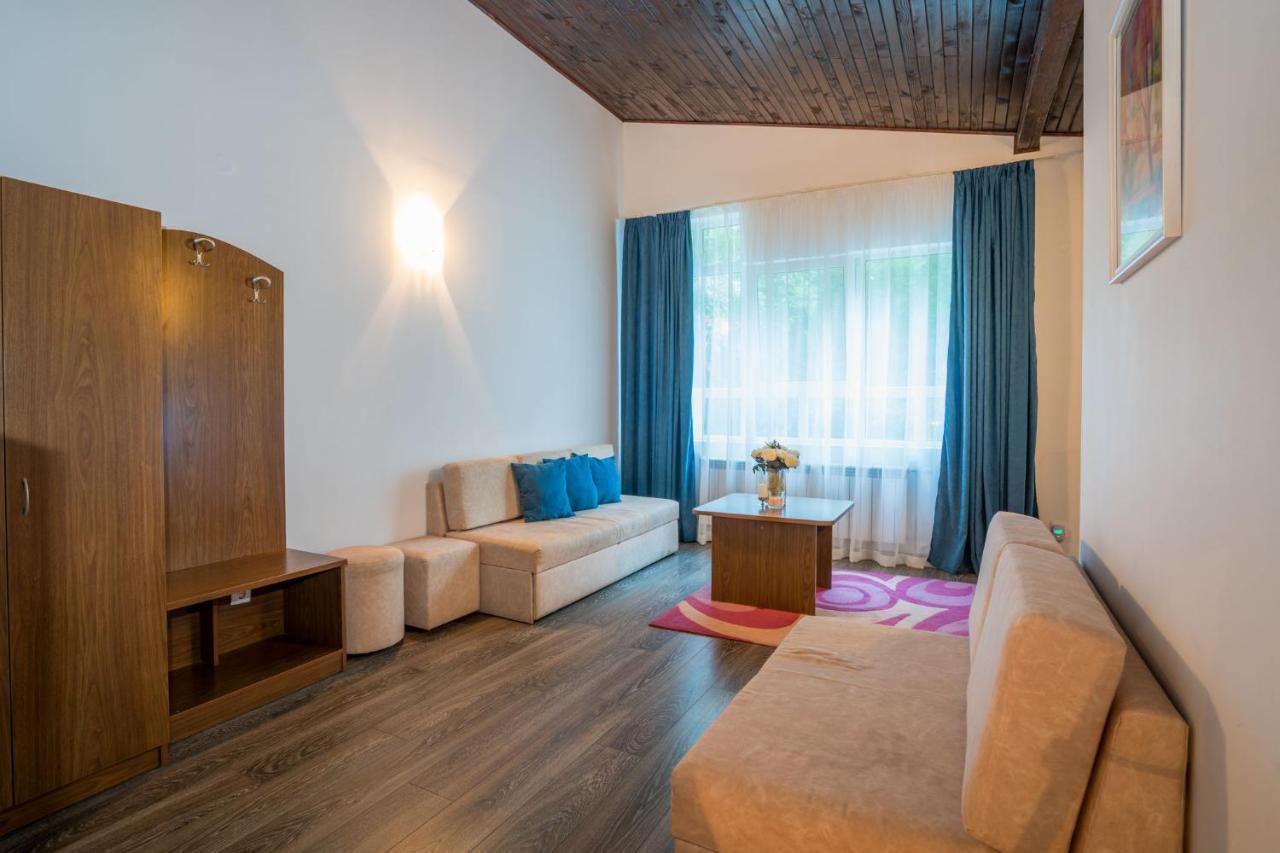 Family Park Hotel Kyoshkove 슈멘 외부 사진