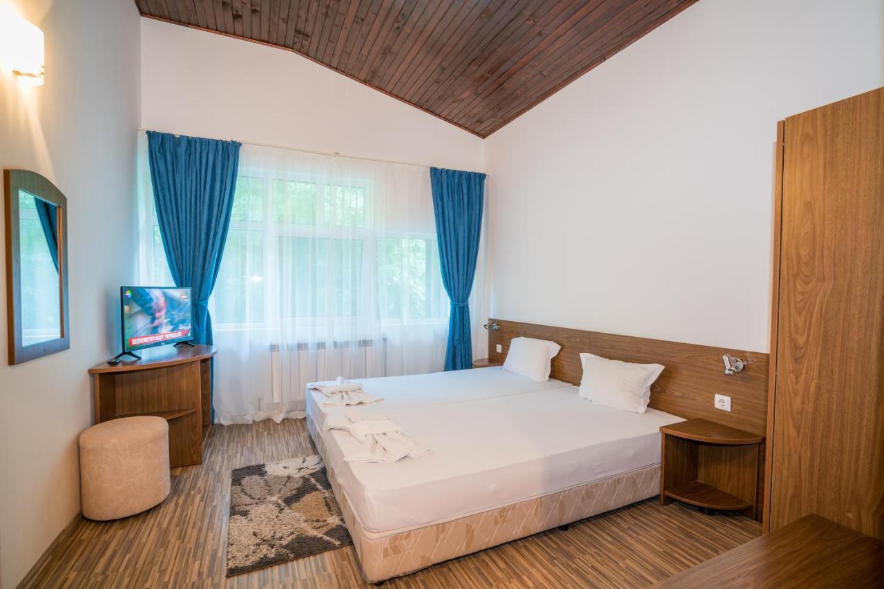 Family Park Hotel Kyoshkove 슈멘 외부 사진