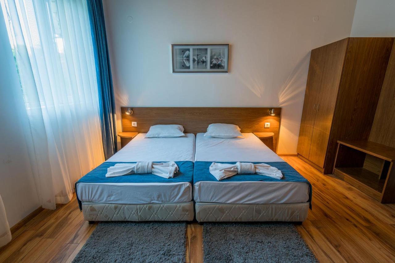 Family Park Hotel Kyoshkove 슈멘 외부 사진