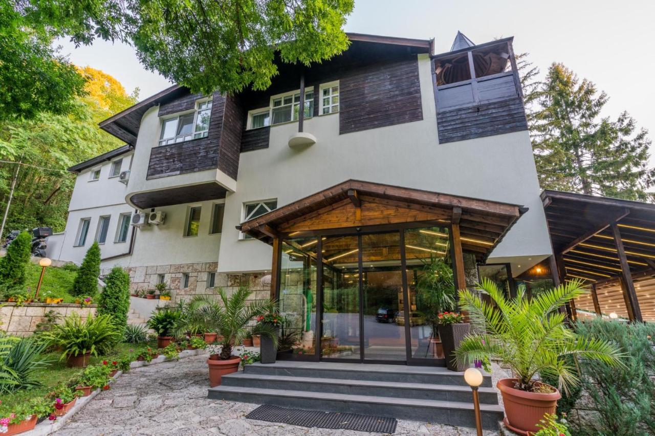 Family Park Hotel Kyoshkove 슈멘 외부 사진