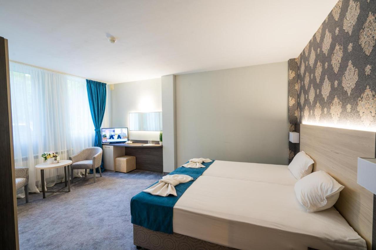 Family Park Hotel Kyoshkove 슈멘 외부 사진