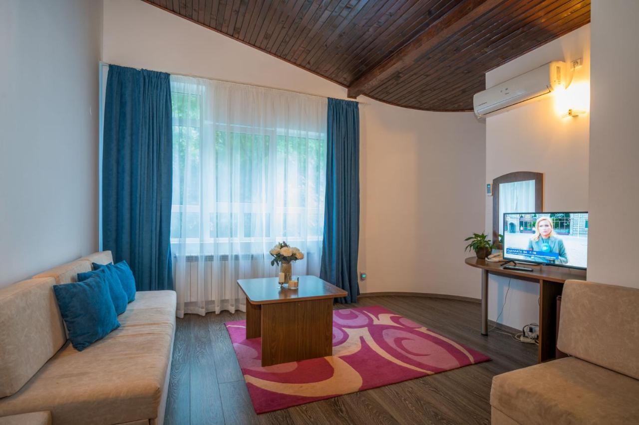 Family Park Hotel Kyoshkove 슈멘 외부 사진