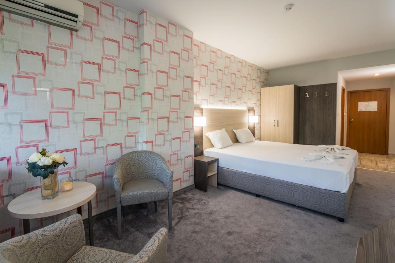 Family Park Hotel Kyoshkove 슈멘 외부 사진