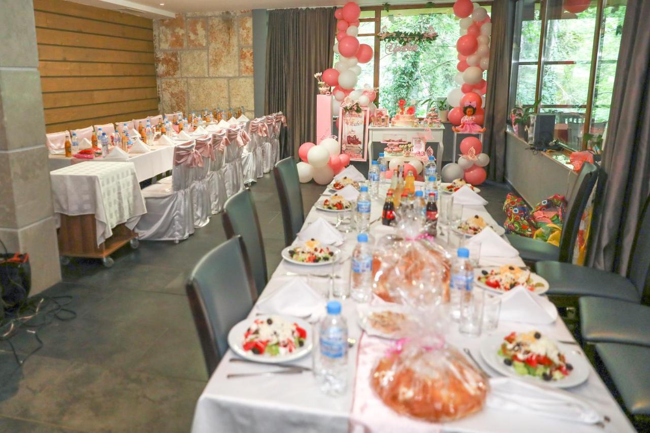 Family Park Hotel Kyoshkove 슈멘 외부 사진