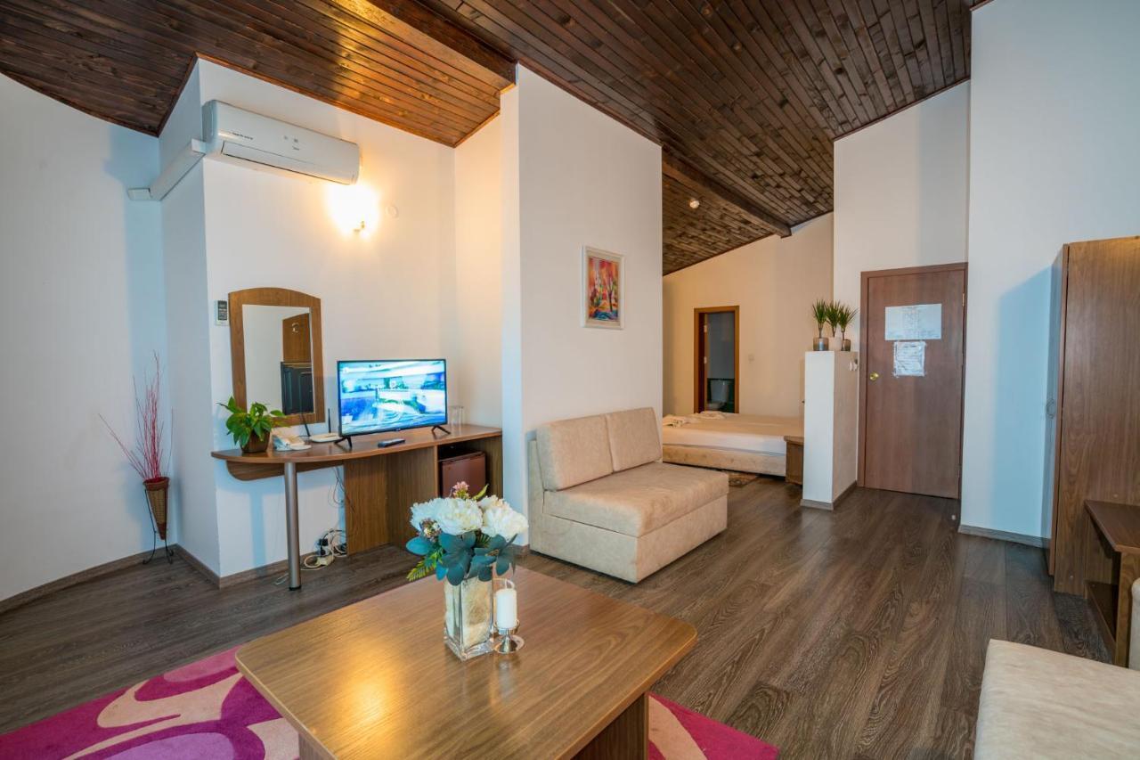 Family Park Hotel Kyoshkove 슈멘 외부 사진